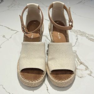 Tom’s Wedges size 8.5
